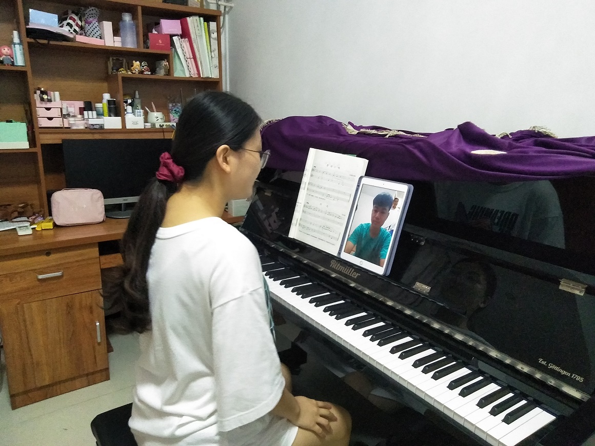 嶺南師范學院“音樂生趣味教學” 云支教 上課4.jpg