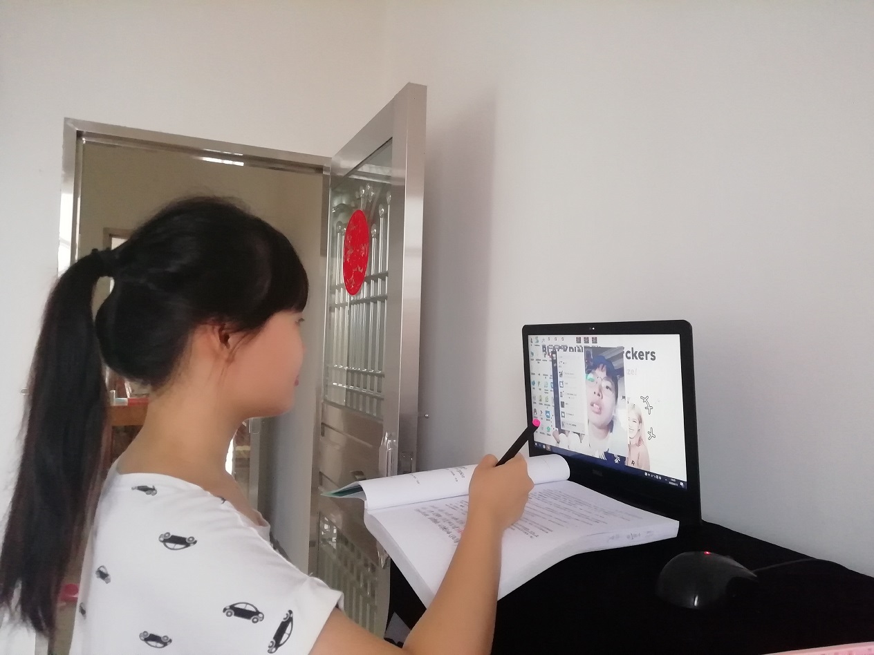 嶺南師范學(xué)院“音樂生趣味教學(xué)” 云支教 上課1.jpg